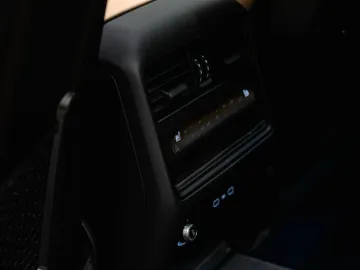 Car image 43