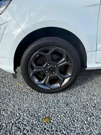 Car image 33