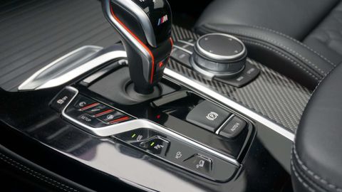 Car image 30