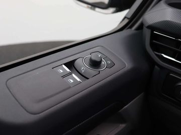 Car image 32