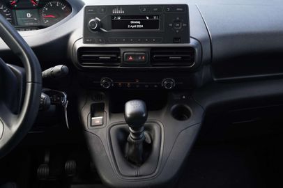 Car image 30