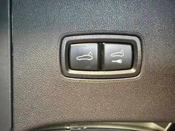Car image 35