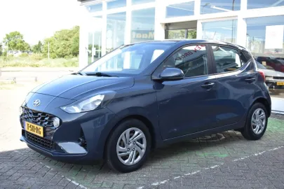 Car image 2