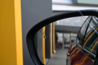 Car image 28