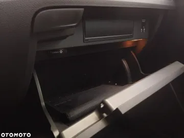 Car image 40