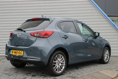 Car image 4