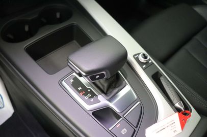 Car image 30