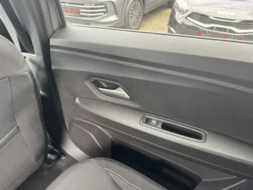 Car image 25