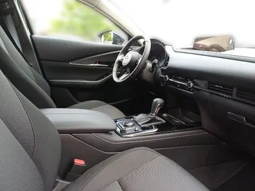 Car image 24