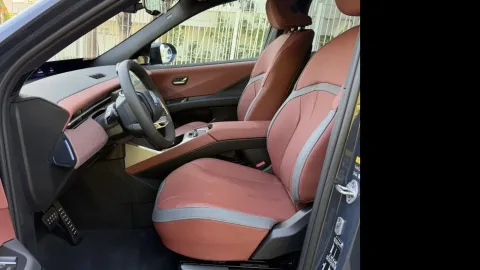 Car image 25
