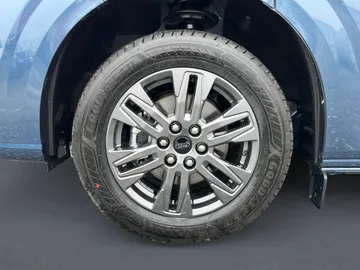 Car image 27