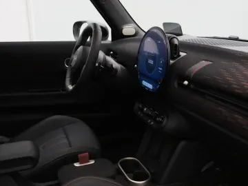 Car image 29