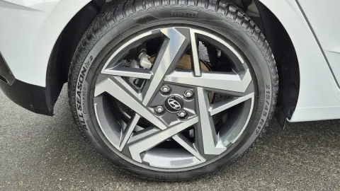 Car image 27