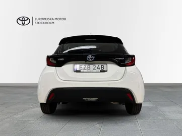 Car image 3