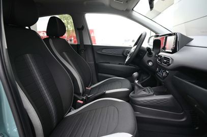 Car image 20