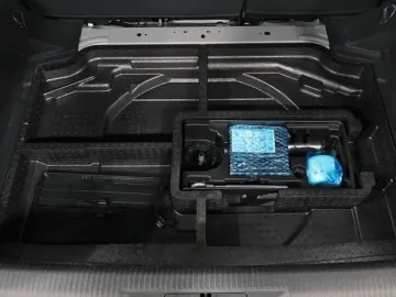 Car image 40