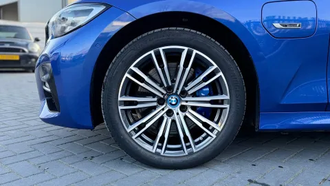 Car image 34