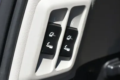 Car image 35