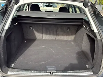 Car image 33