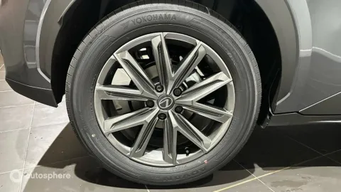 Car image 20