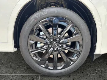 Car image 25