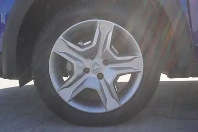 Car image 29