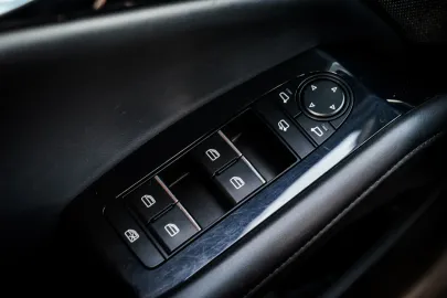 Car image 37