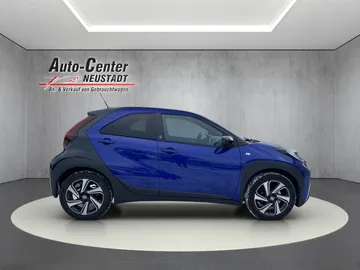 Car image 3