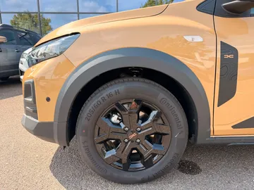 Car image 25