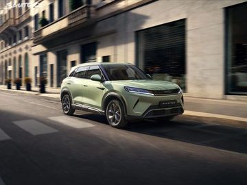Car image 19