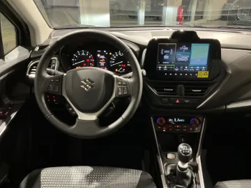 Car image 16