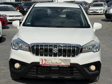 Car image 4