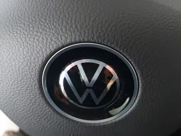 Car image 32