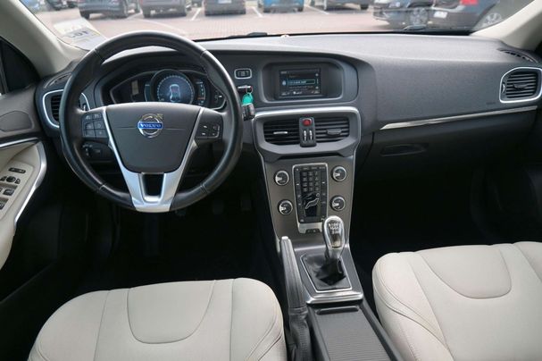 Volvo V40 D2 Momentum 84 kW image number 24