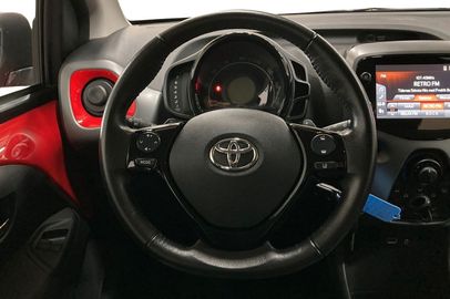 Car image 16