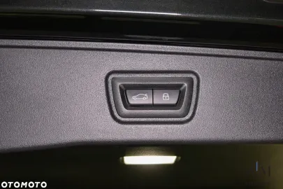 Car image 39