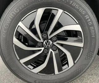 Car image 33