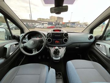 Car image 13