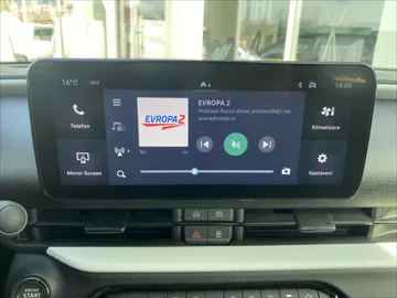 Car image 14