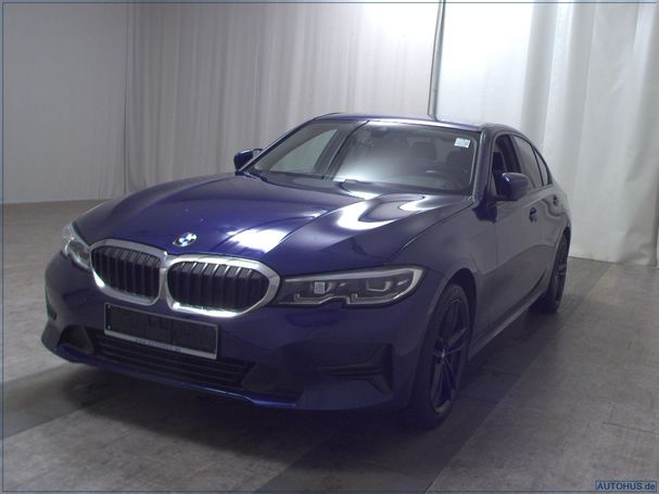 BMW 320i Advantage 135 kW image number 1