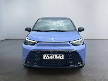 Car image 3