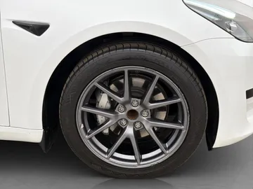 Car image 33