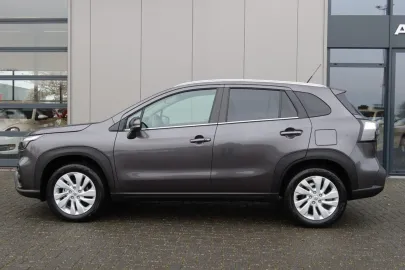Car image 4