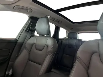 Car image 28