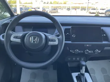 Car image 28