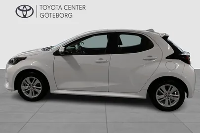 Car image 5