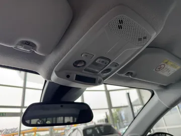Car image 34