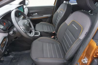 Car image 9