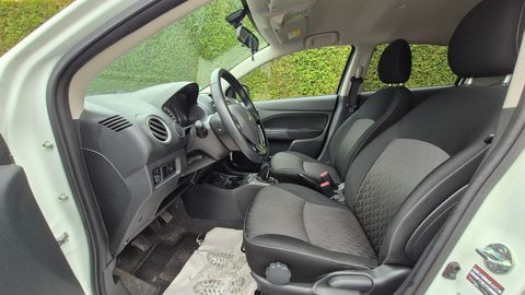 Car image 19