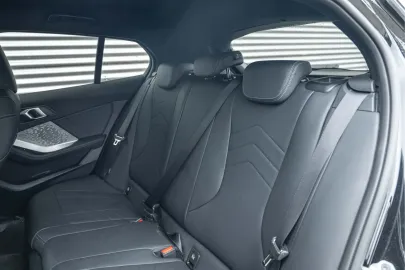 Car image 37